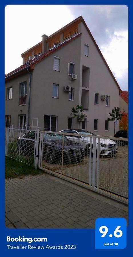 Appartamento Blonde River Apartman Sőtér Szeged Esterno foto